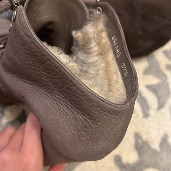 GUCCI Women’s Platform Fur Winter Boots. - Picture 9 of 10